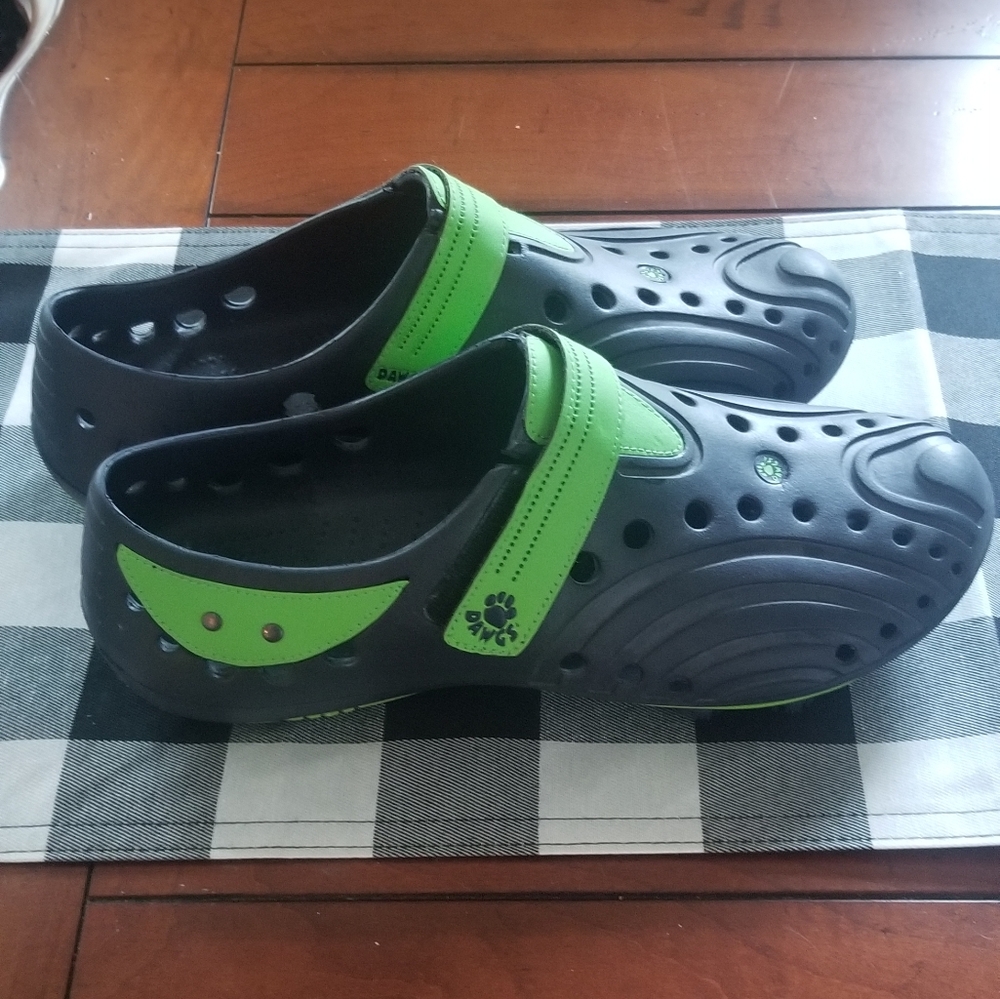 Dawgs water shoes